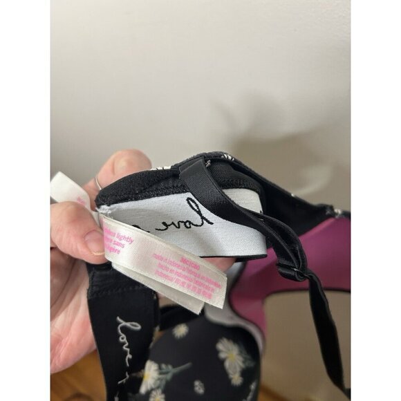 PINK Victoria’s Secret Floral Wear Everywhere Lightly Lined Bra Size 36C - Picture 8 of 8